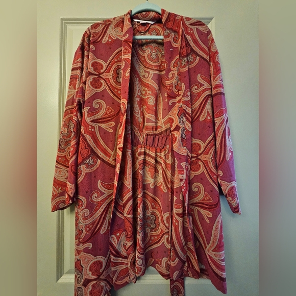 Victoria's secret robe - Picture 2 of 4